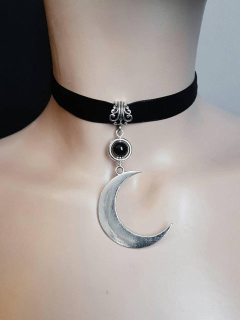 Bewitching Crescent Moon Collar